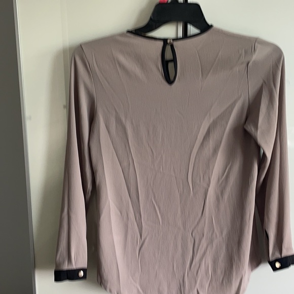 Women’s blouse - Picture 2 of 2